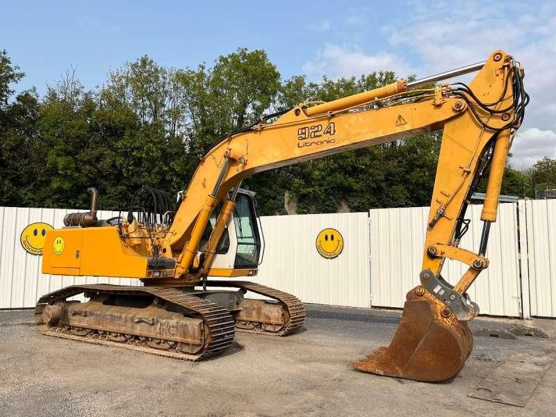 2000 Liebherr R924HDSL Litronic crawler excavator, side view