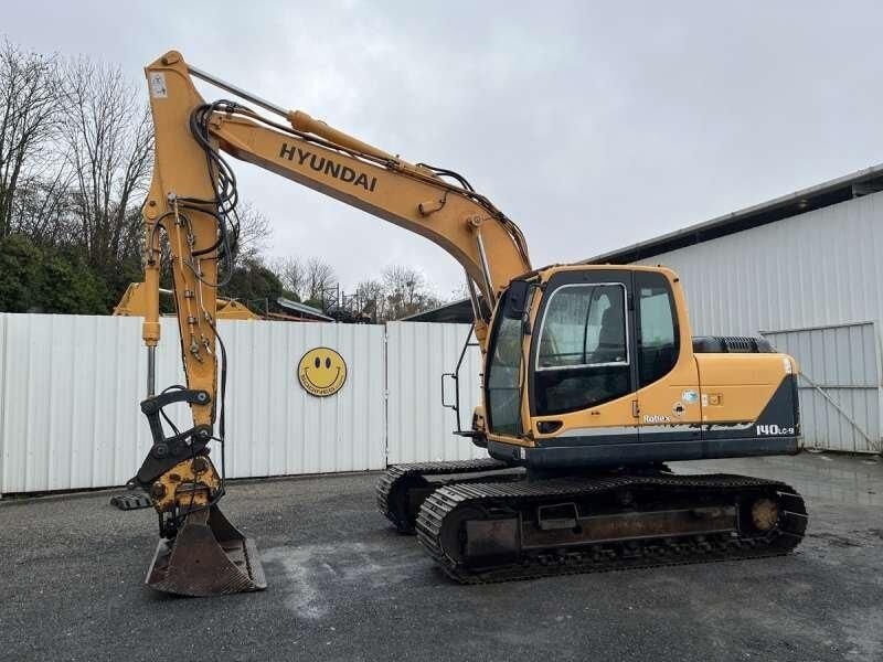 2010 Hyundai R140LC-9 crawler excavator, side view