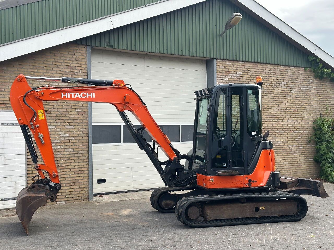 2011 Hitachi ZX52U-3 CLR mini excavator, side profile view 2011 Hitachi ZX52U-3 CLR mini excavator, side profile view