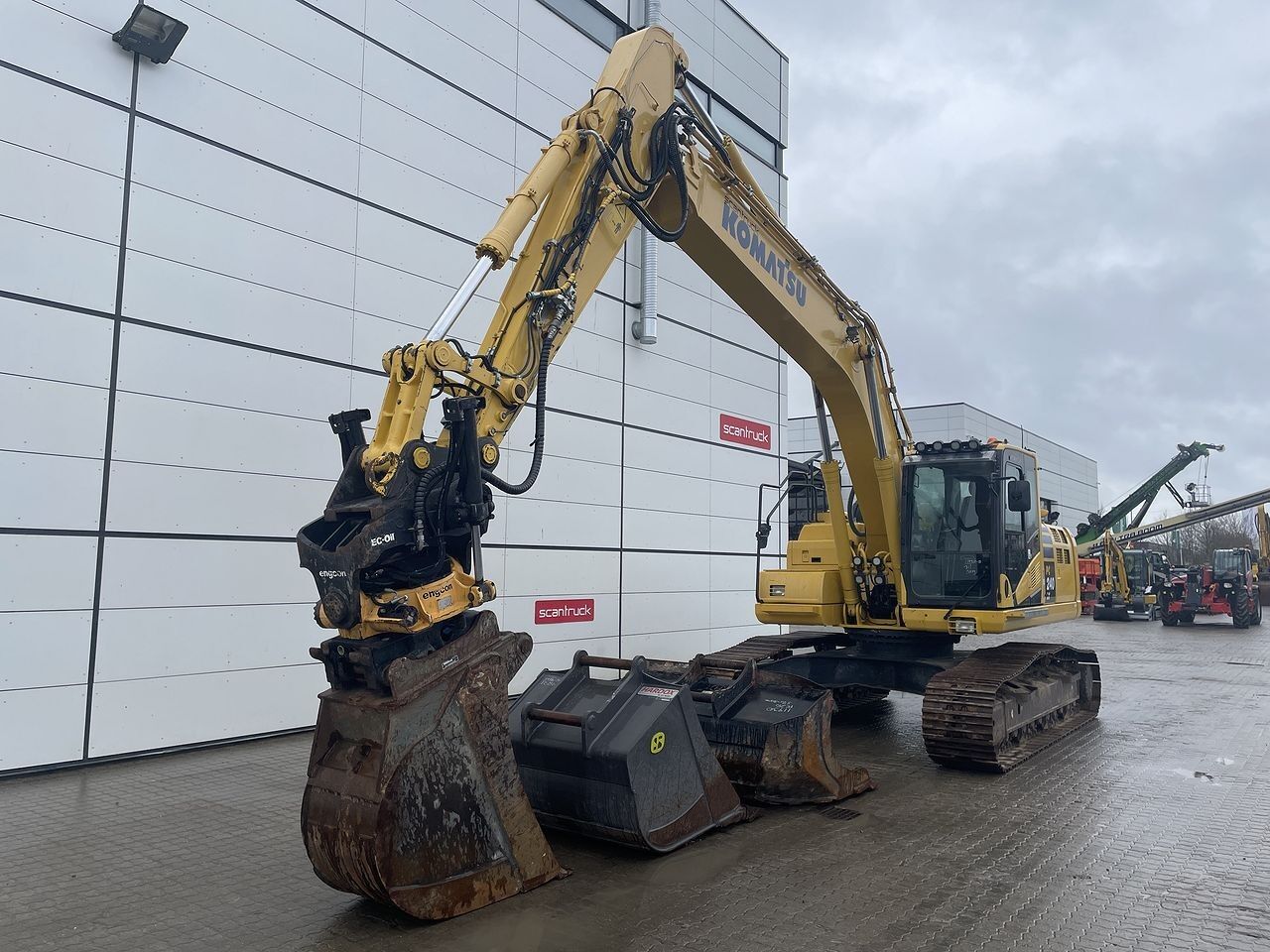 2019 Komatsu PC240LC-11 crawler excavator, side profile view