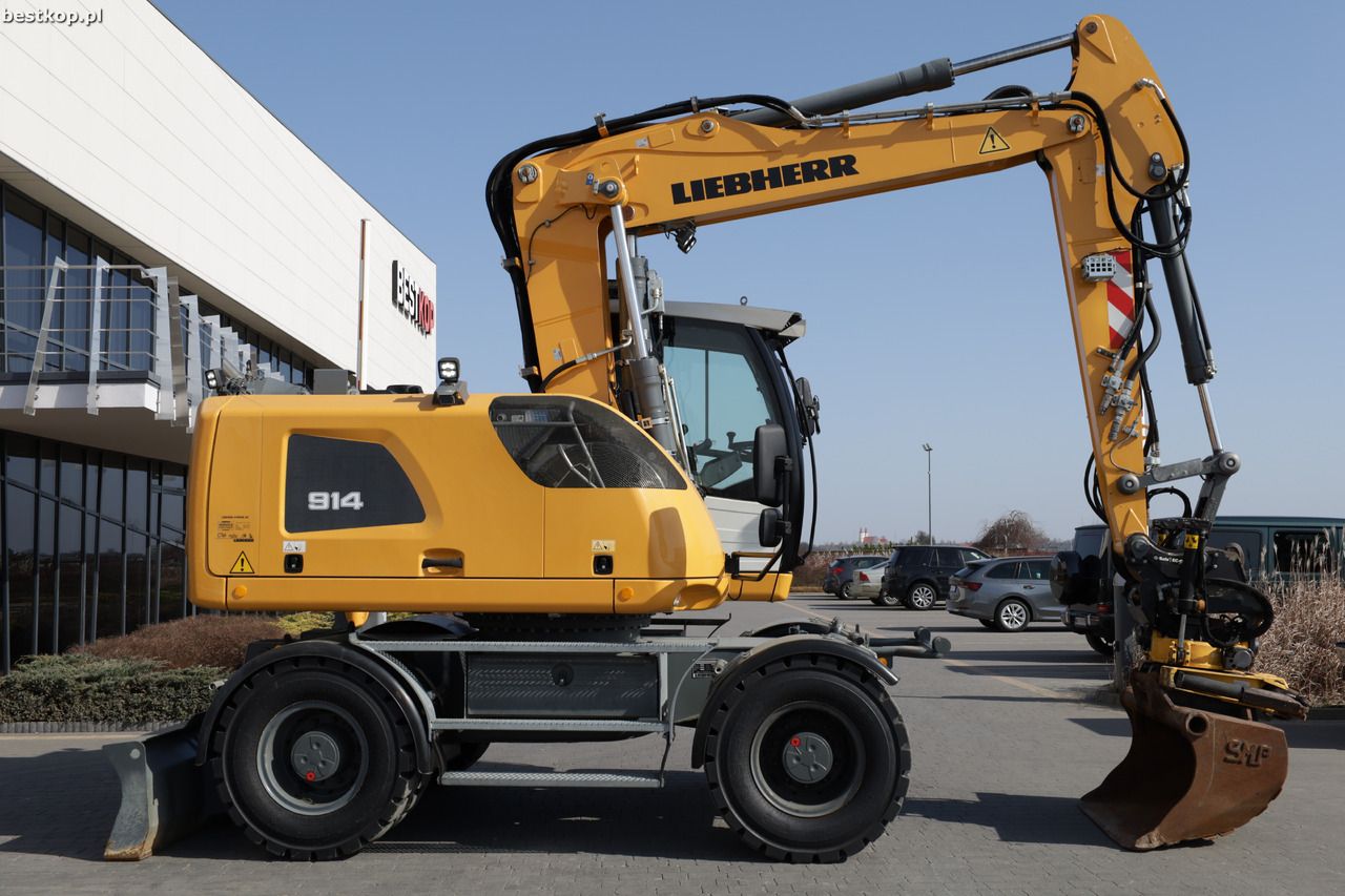 2017 Liebherr A914 Litronic wheel excavator side view 2017 Liebherr A914 Litronic wheel excavator side view