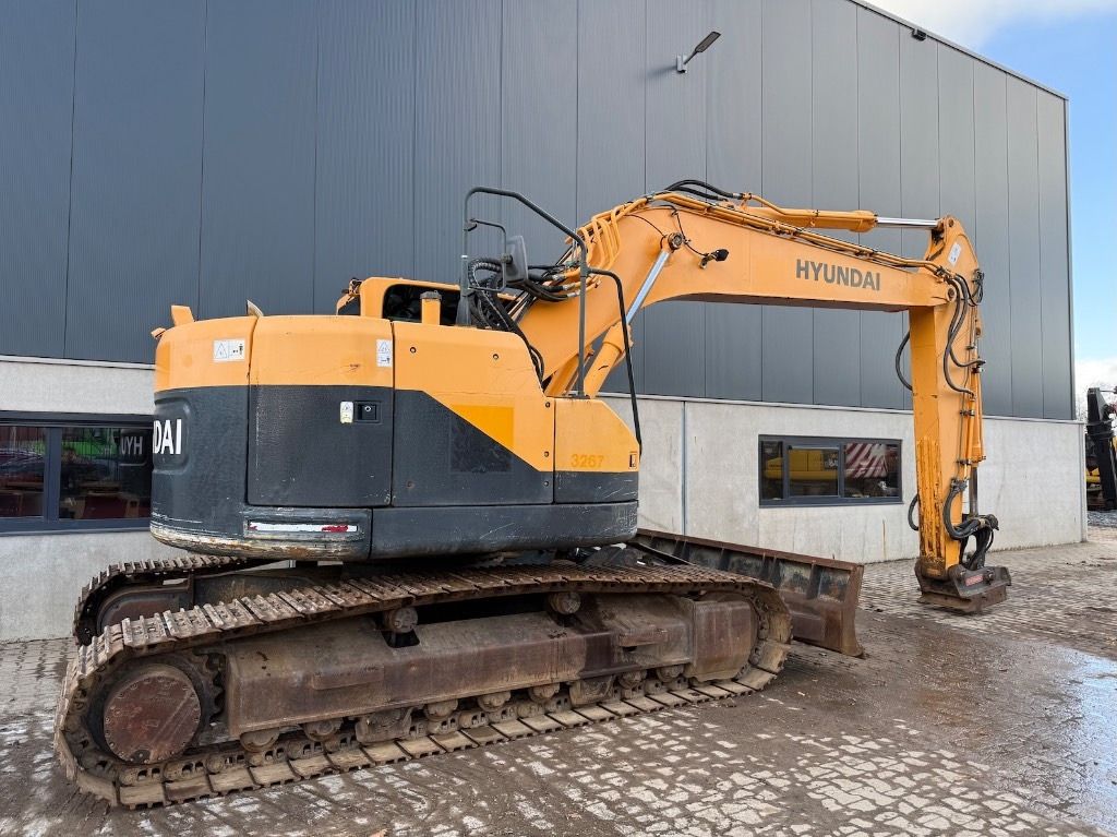 2014 Hyundai R235LCR-9A crawler excavator, rear three-quarter view 2014 Hyundai R235LCR-9A crawler excavator, rear three-quarter view