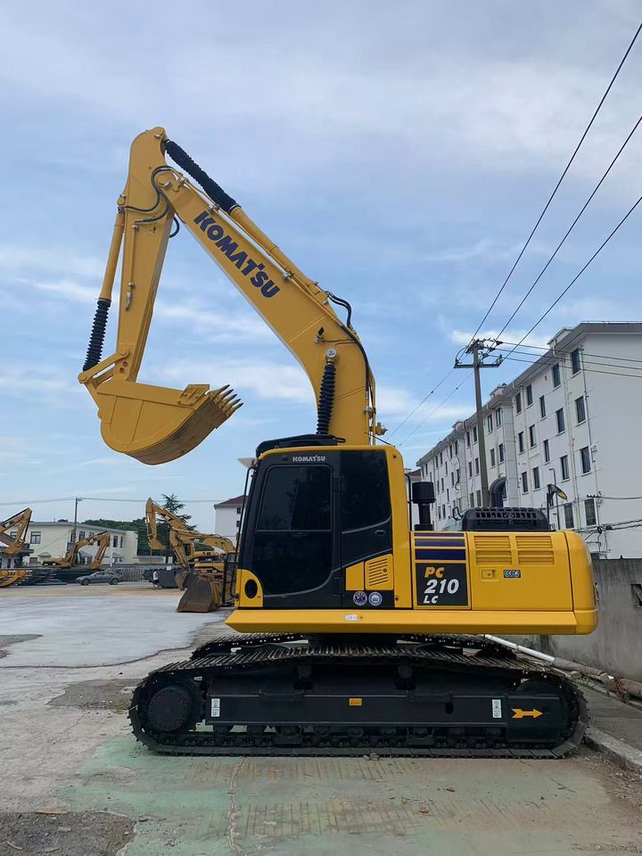 2021 Komatsu PC210LC crawler excavator, side view 2021 Komatsu PC210LC crawler excavator, side view
