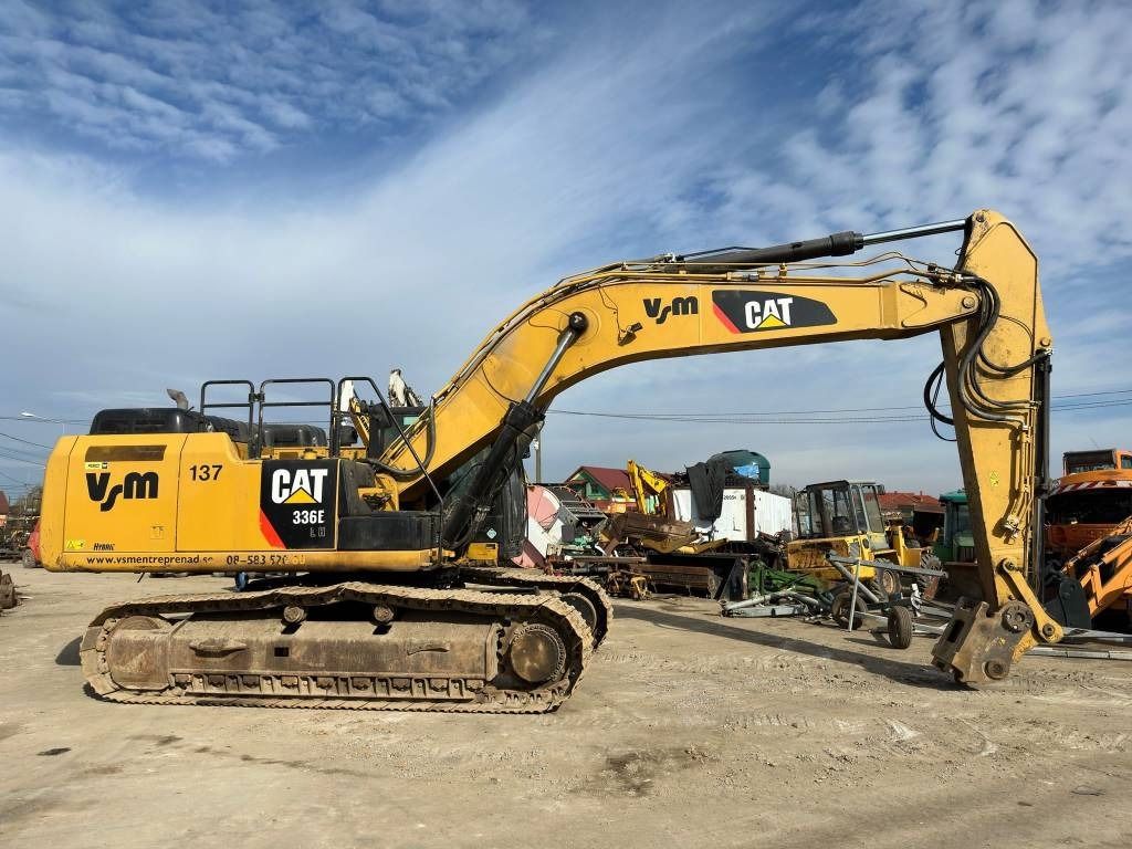 2015 Caterpillar 336E crawler excavator side view 2015 Caterpillar 336E crawler excavator side view