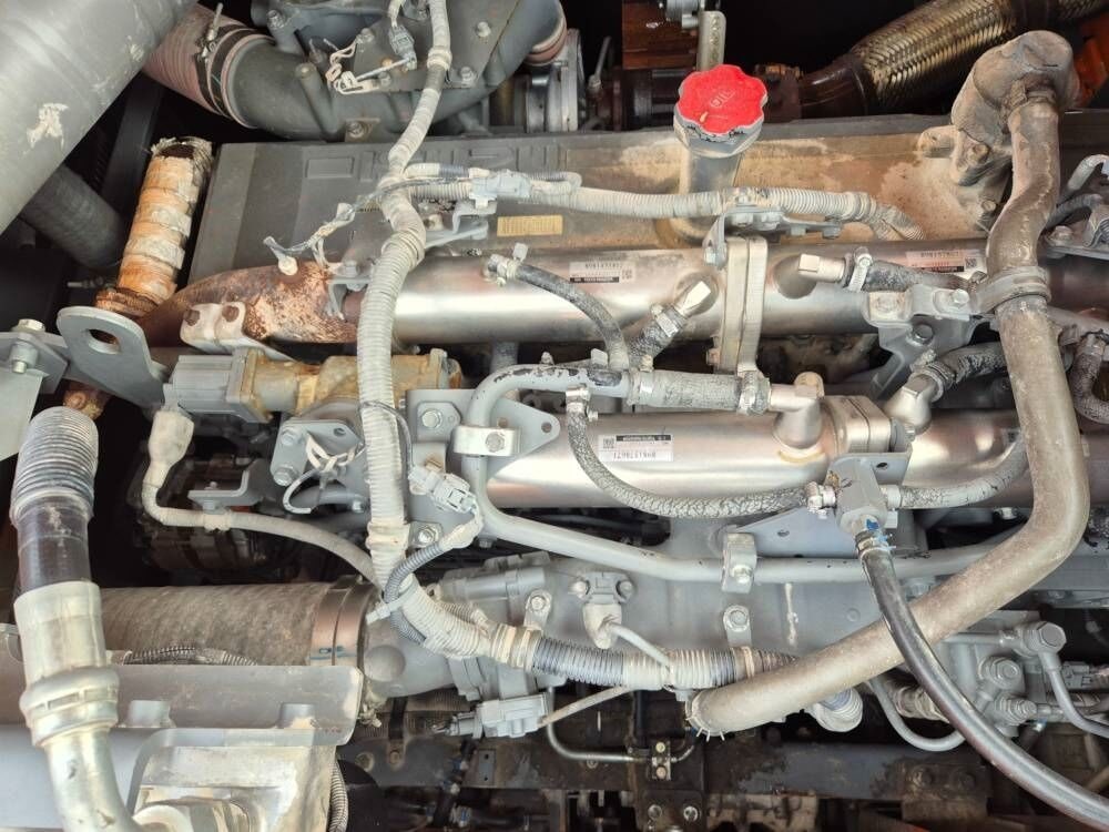 2020 Hitachi ZX890 LCH-6 crawler excavator engine compartment view 2020 Hitachi ZX890 LCH-6 crawler excavator engine compartment view