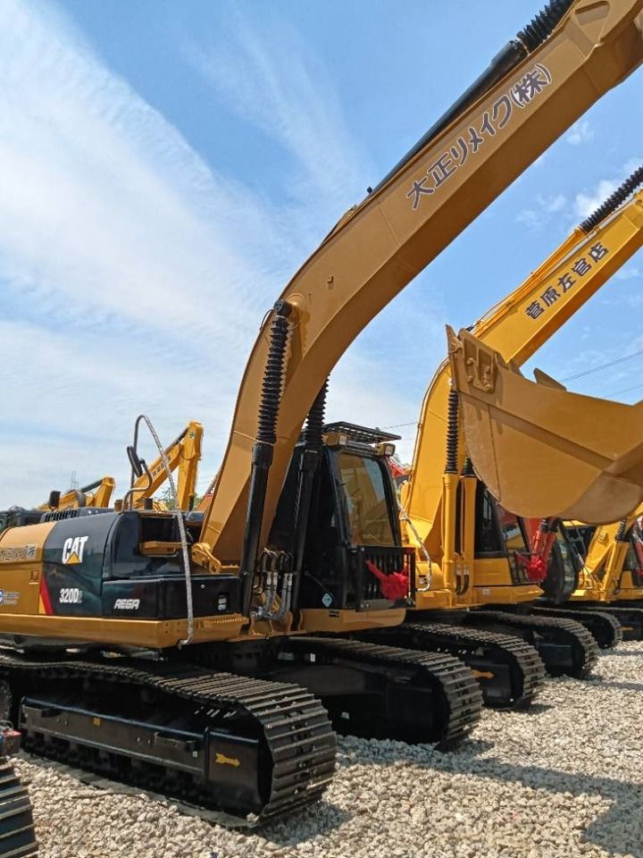 2024 Caterpillar 320D rupsgraafmachine, zijaanzicht