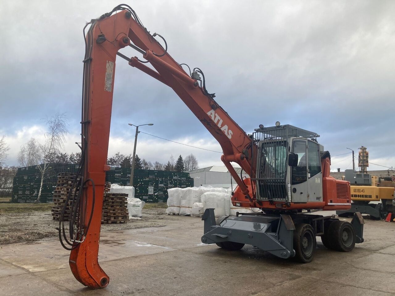 2005 Atlas 1604 material handler, side view 2005 Atlas 1604 material handler, side view