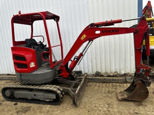 2017 Volvo ECR25D mini excavator, side view