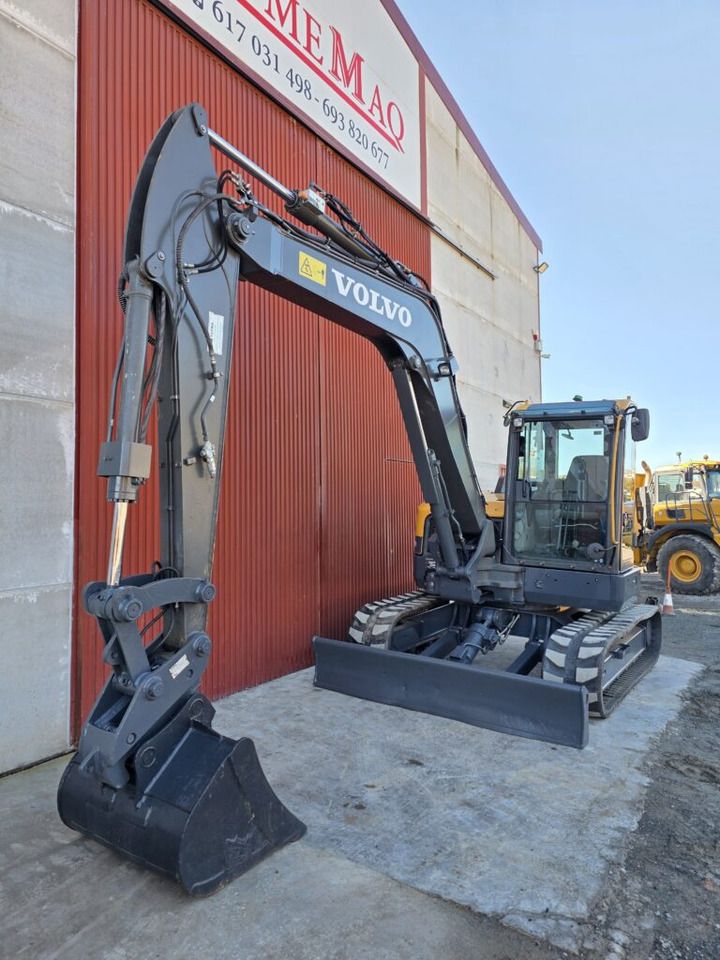 2020 Volvo ECR88D mini excavator, front three-quarter view 2020 Volvo ECR88D mini excavator, front three-quarter view