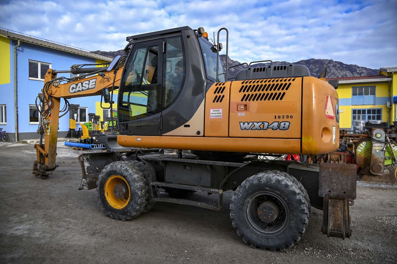 2017 CASE WX148 wheel excavator, side profile view 2017 CASE WX148 wheel excavator, side profile view