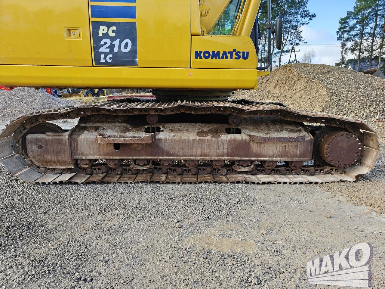 2016 Komatsu PC210LC-10 crawler excavator side view of undercarriage 2016 Komatsu PC210LC-10 crawler excavator side view of undercarriage