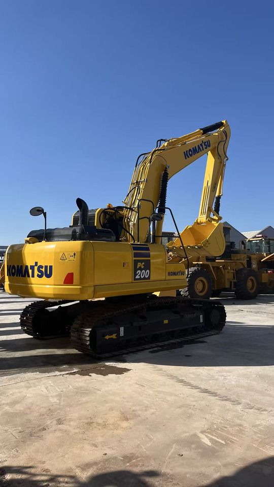 2023 Komatsu PC200-8 Raupenbagger, Ansicht von hinten schräg