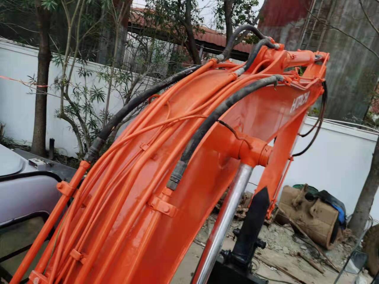 Hitachi EX120-5 crawler excavator boom and hydraulic lines