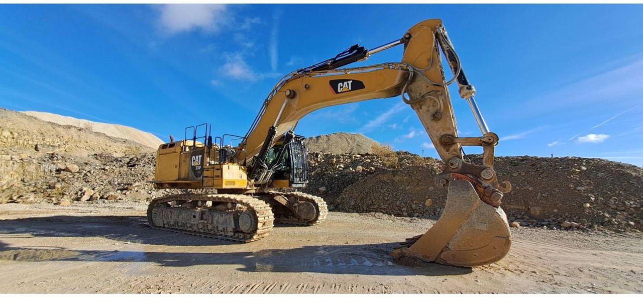 2013 Caterpillar 374FL crawler excavator, side profile view 2013 Caterpillar 374FL crawler excavator, side profile view