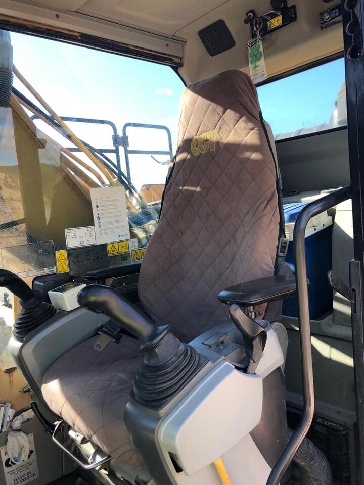 2014 Caterpillar 336E crawler excavator interior cab view 2014 Caterpillar 336E crawler excavator interior cab view