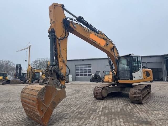 2014 Liebherr R926 LC crawler excavator, front three-quarter view 2014 Liebherr R926 LC crawler excavator, front three-quarter view