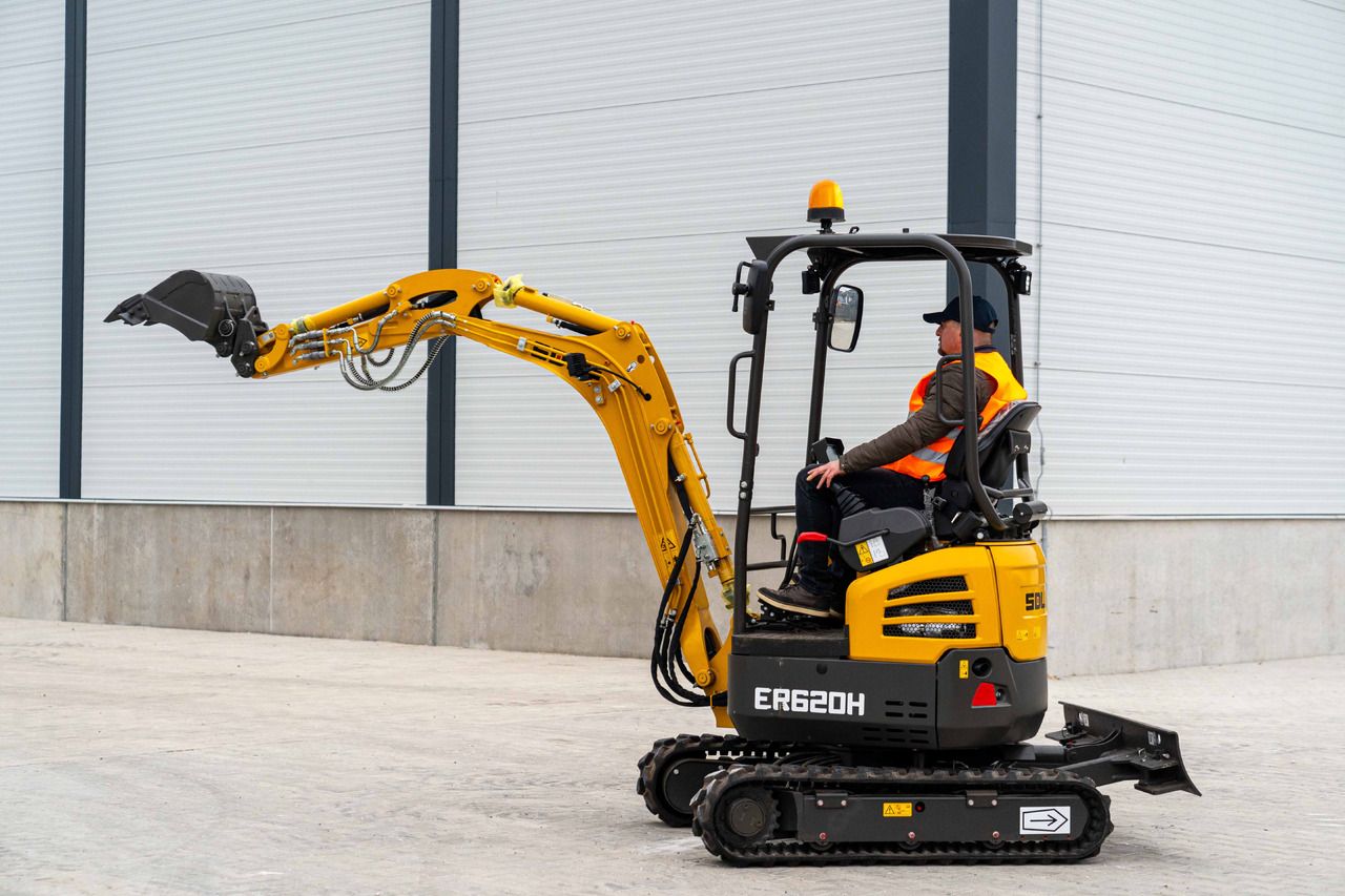 2025 SDLG ER620H crawler excavator, side view 2025 SDLG ER620H crawler excavator, side view