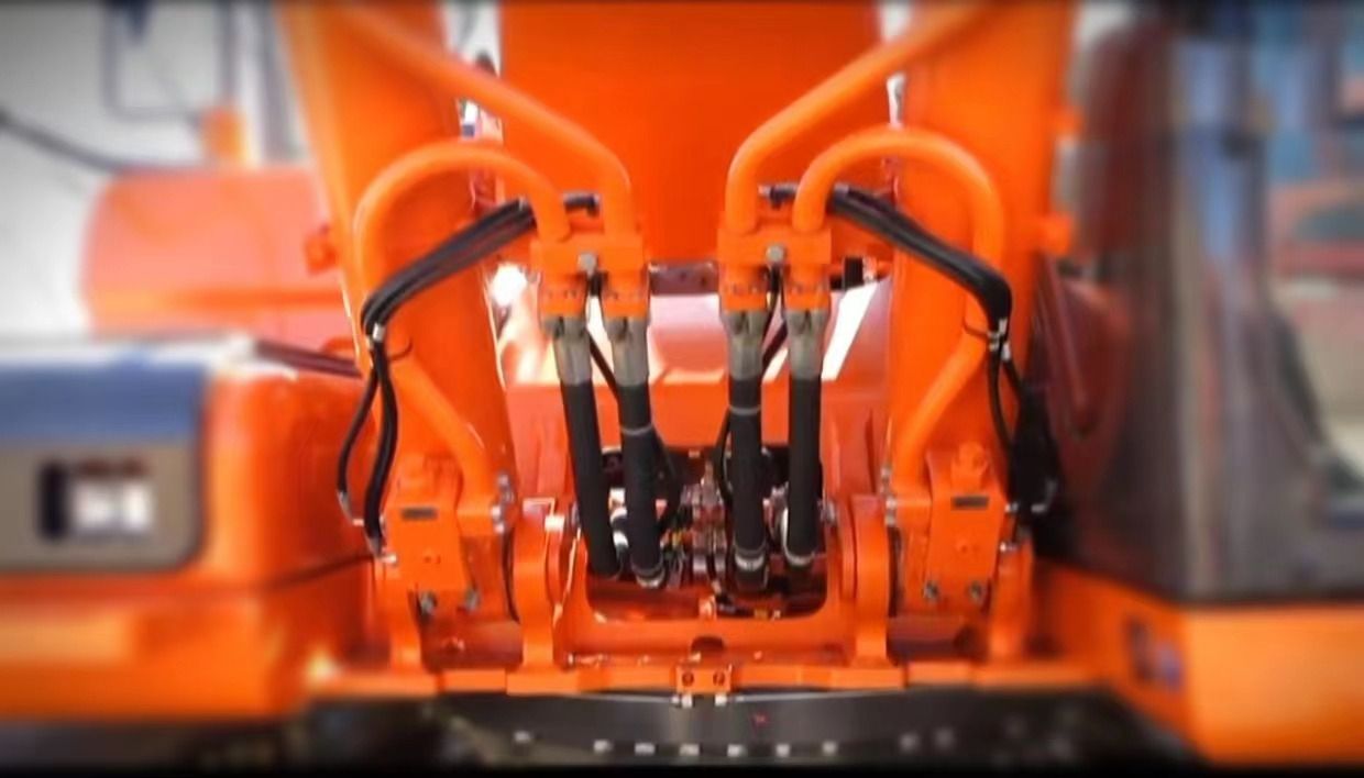 2020 Doosan DX420LC crawler excavator boom hydraulic detail 2020 Doosan DX420LC crawler excavator boom hydraulic detail