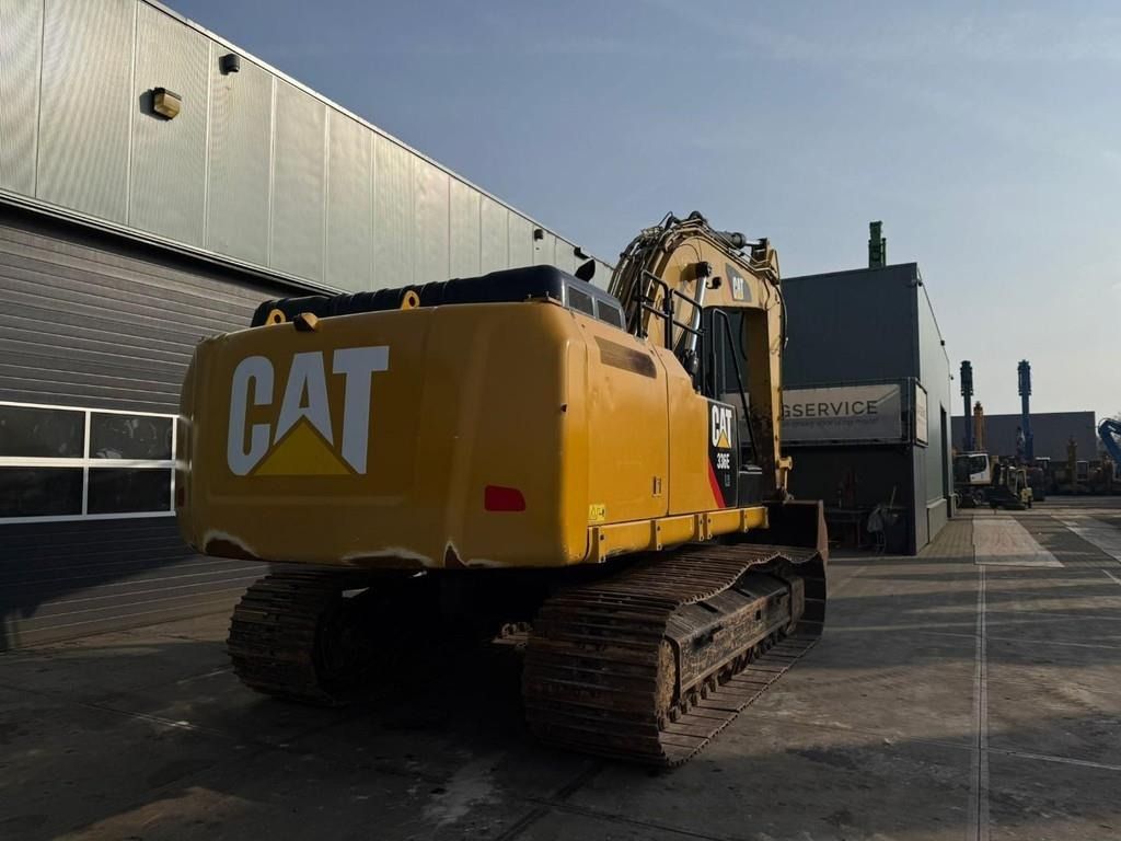 2015 Caterpillar 336EL crawler excavator rear view 2015 Caterpillar 336EL crawler excavator rear view