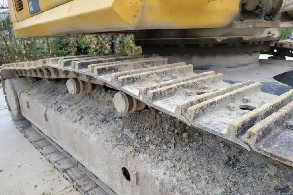 2023 Komatsu PC460-8 crawler excavator track detail 2023 Komatsu PC460-8 crawler excavator track detail