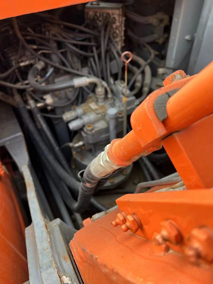 2018 Hitachi ZX200-3 crawler excavator engine compartment detail 2018 Hitachi ZX200-3 crawler excavator engine compartment detail