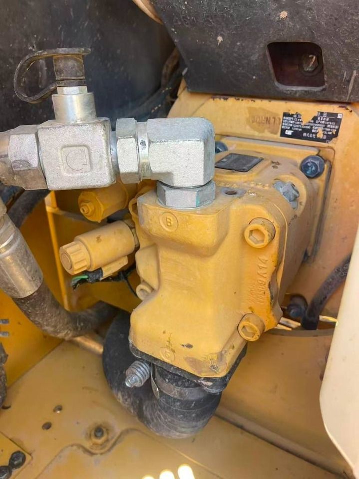 2024 Caterpillar 307.5 mini excavator hydraulic pump detail 2024 Caterpillar 307.5 mini excavator hydraulic pump detail