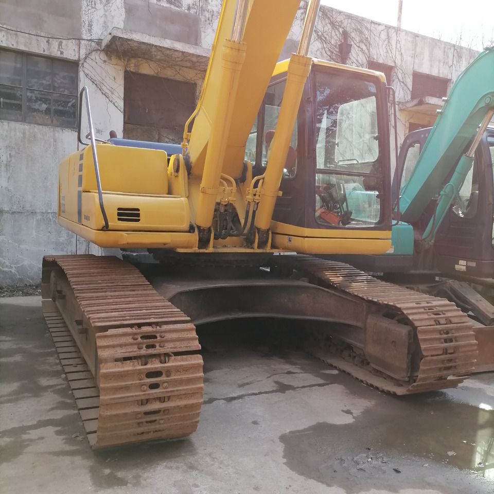 2016 Komatsu 200-6 excavator, rear three-quarter view