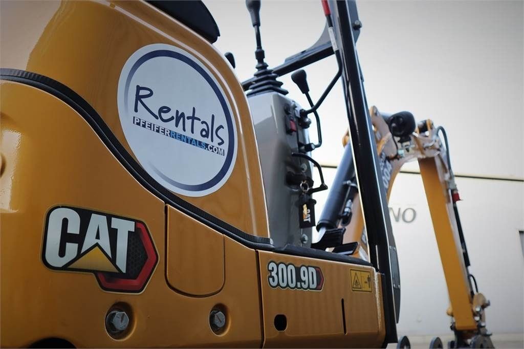 2021 Caterpillar 300.9D Miniescavatore