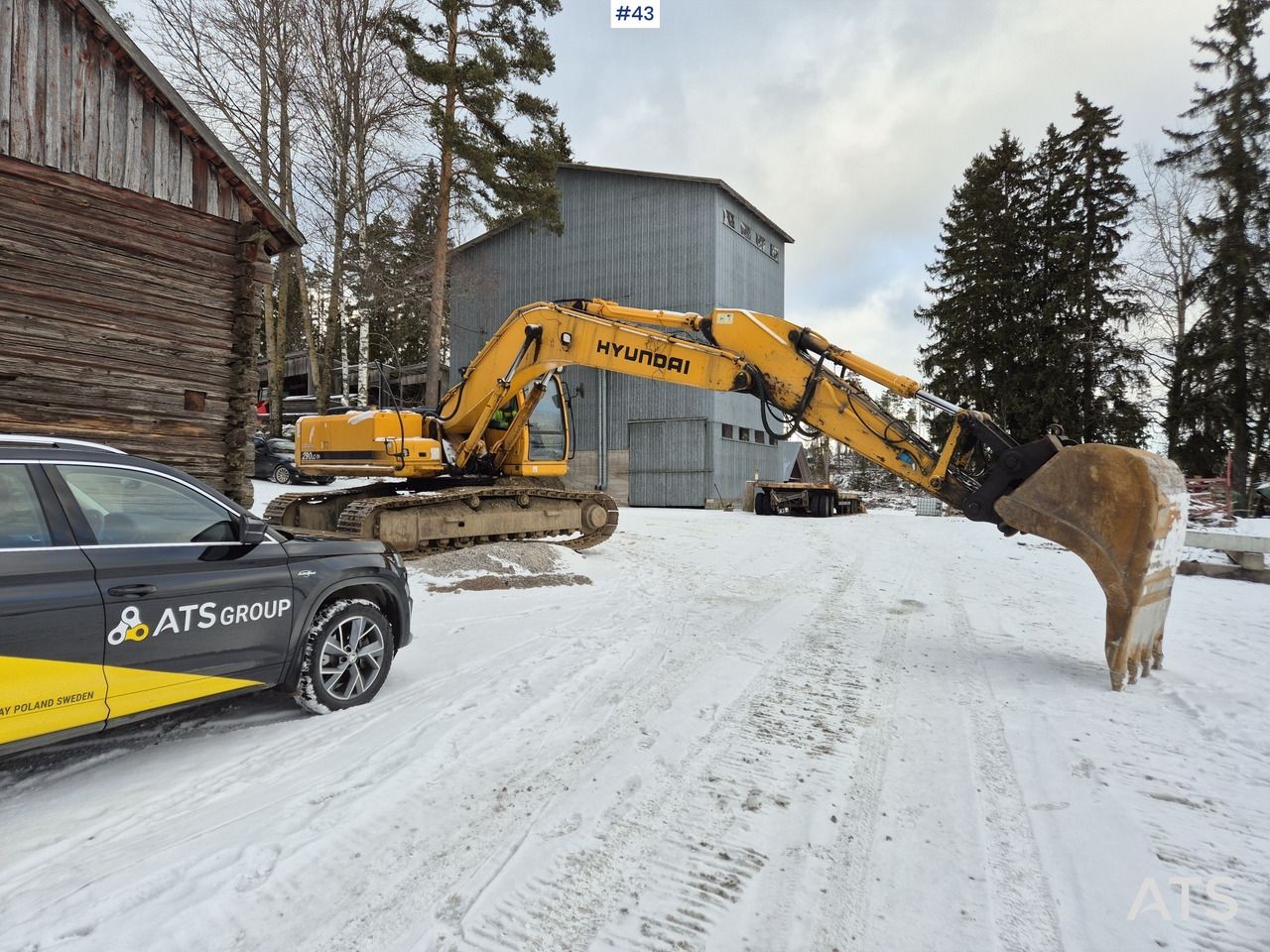 2006 Hyundai R290LC-7A crawler excavator side view 2006 Hyundai R290LC-7A crawler excavator side view