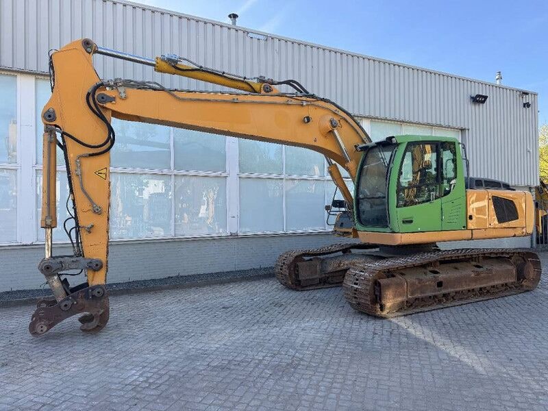 2010 Liebherr R926 LC LITRONIC crawler excavator, side view