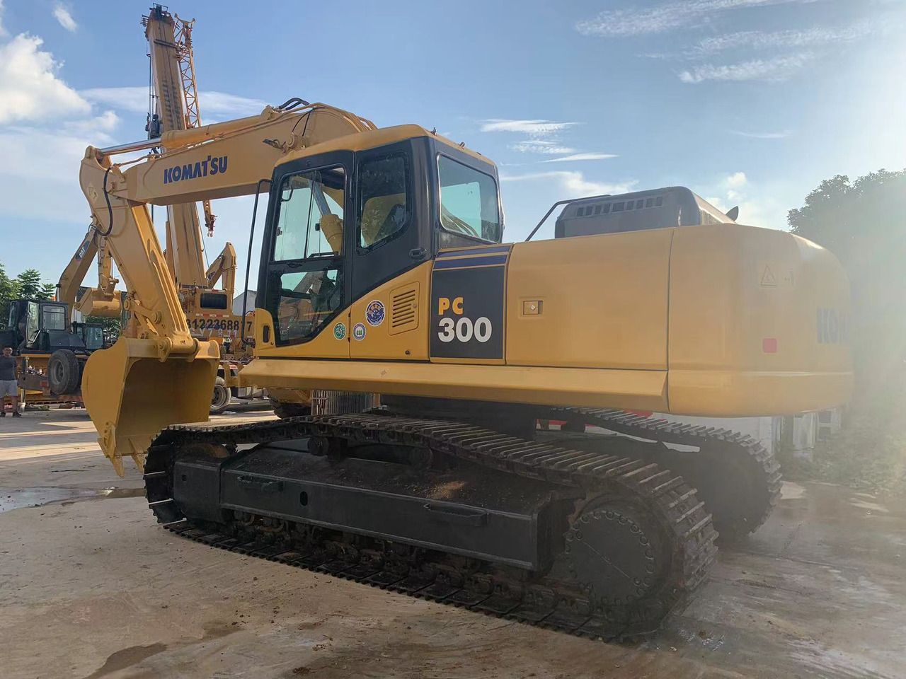 2023 Komatsu PC300 crawler excavator, side view 2023 Komatsu PC300 crawler excavator, side view