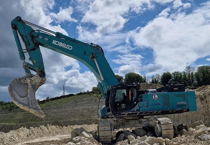 2019 Kobelco SK850LC10 excavator side view 2019 Kobelco SK850LC10 excavator side view
