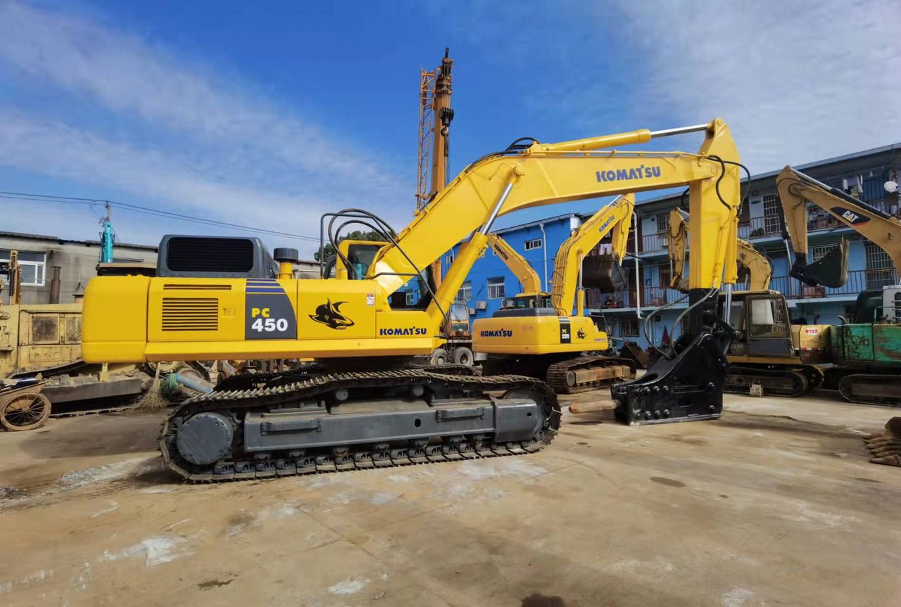2019 Komatsu PC450-8 crawler excavator, side view