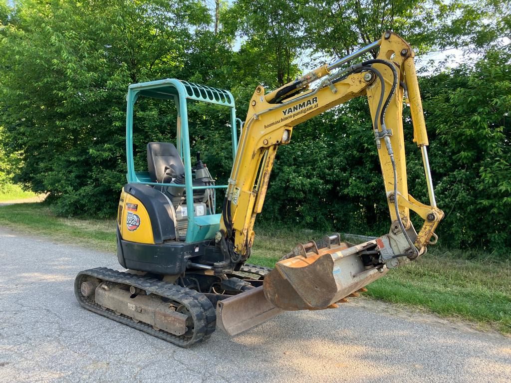 2013 Yanmar VIO25-4 mini excavator, side view 2013 Yanmar VIO25-4 mini excavator, side view