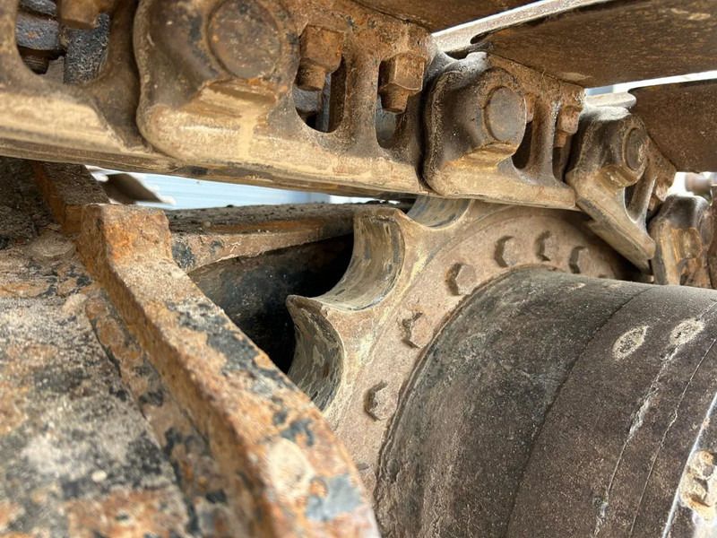 2007 Hyundai R140LC-7A crawler excavator track drive sprocket detail