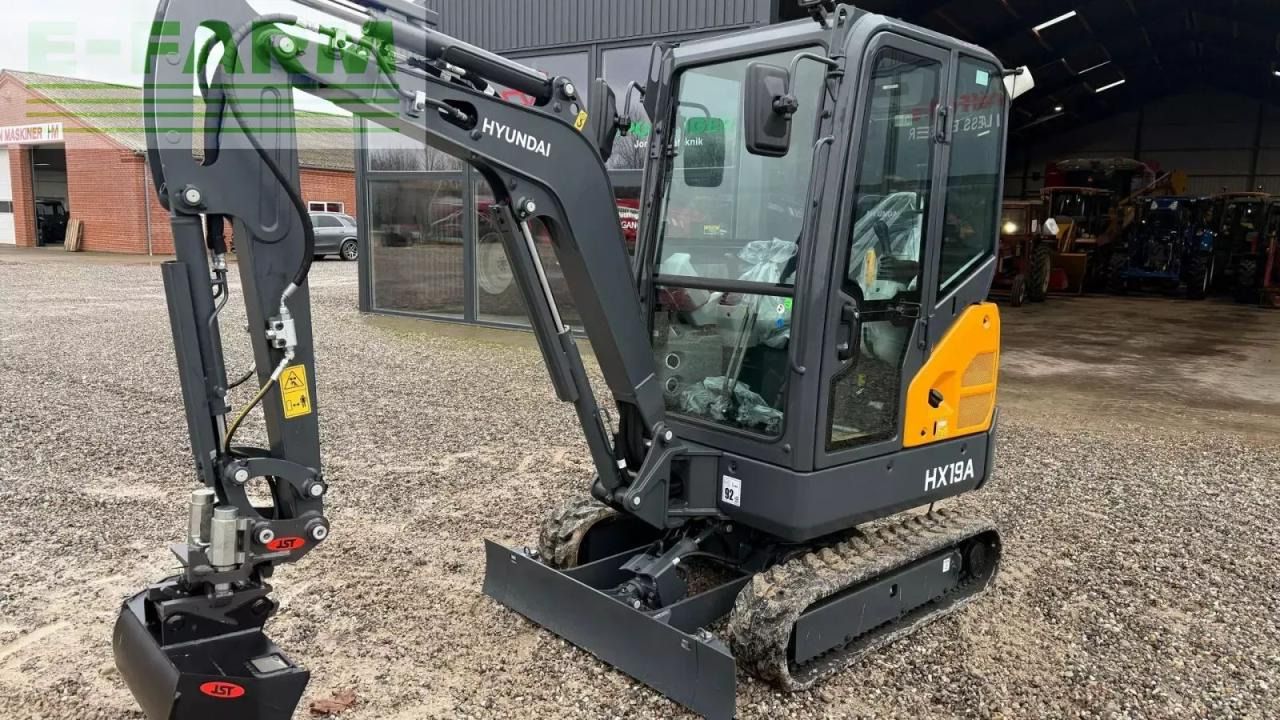 2026 Hyundai HX19A mini excavator, side view 2026 Hyundai HX19A mini excavator, side view