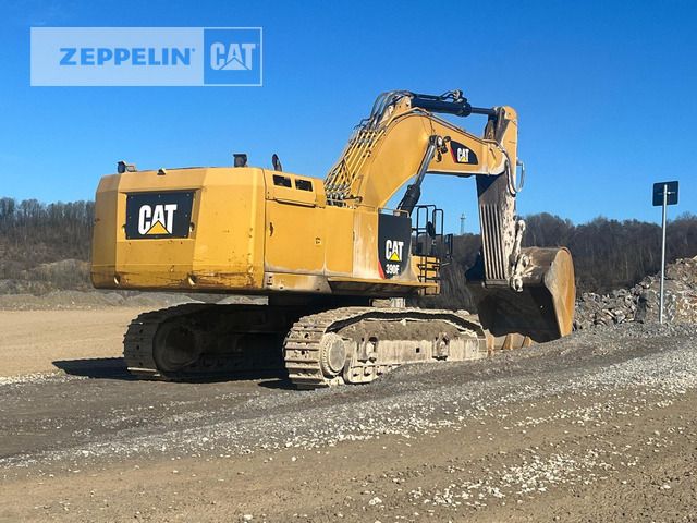 2015 Caterpillar 390F crawler excavator, side view 2015 Caterpillar 390F crawler excavator, side view