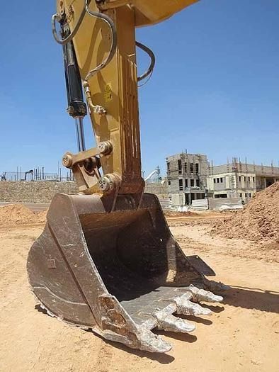 2017 Caterpillar 374FL crawler excavator bucket and boom detail 2017 Caterpillar 374FL crawler excavator bucket and boom detail