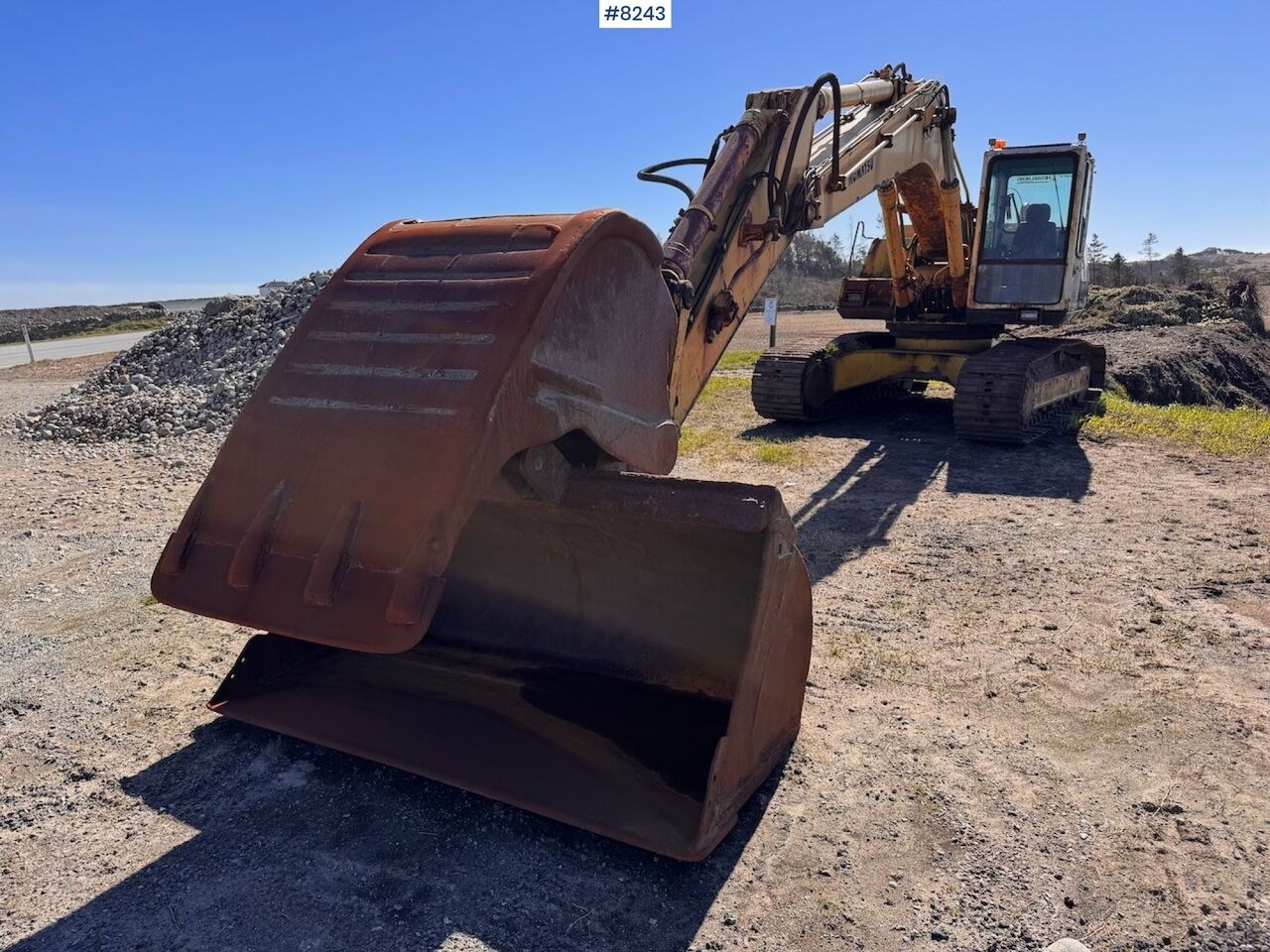 1994 Komatsu PC210-5 excavator, front bucket view 1994 Komatsu PC210-5 excavator, front bucket view