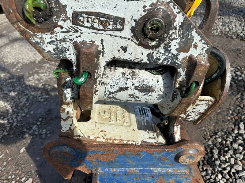 2011 Takeuchi TB 228 mini excavator quick coupler attachment 2011 Takeuchi TB 228 mini excavator quick coupler attachment