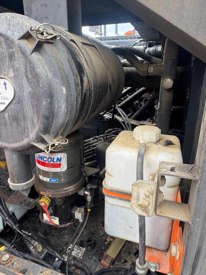 2016 Doosan DX255LC-5 crawler excavator engine compartment detail 2016 Doosan DX255LC-5 crawler excavator engine compartment detail