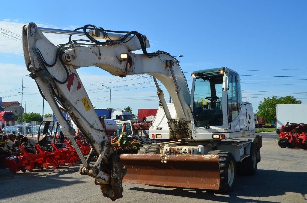 2008 CASE WX145 wheel excavator, front three-quarter view 2008 CASE WX145 wheel excavator, front three-quarter view