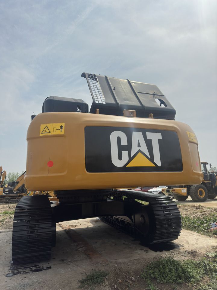 2023 Caterpillar 330D crawler excavator, rear view 2023 Caterpillar 330D crawler excavator, rear view