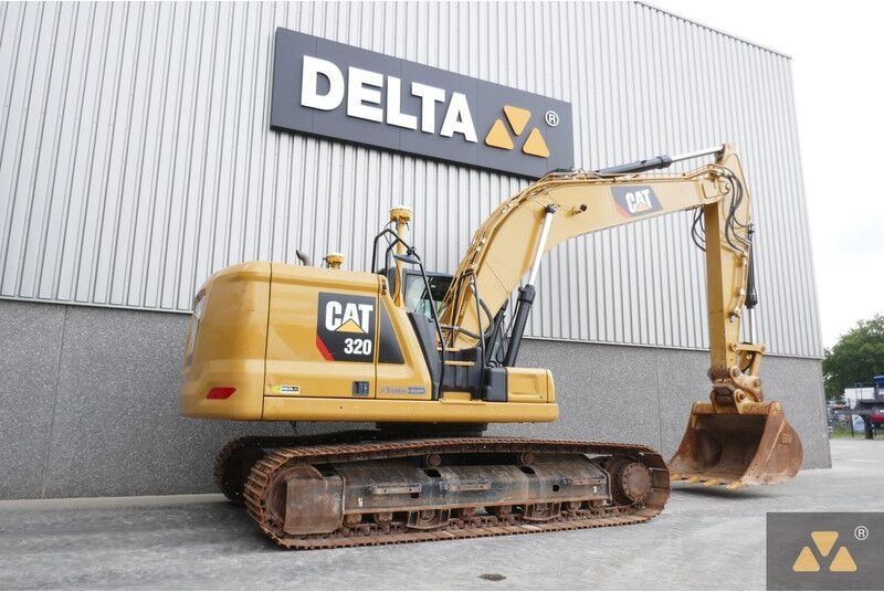 2019 Caterpillar 320-07A crawler excavator side view 2019 Caterpillar 320-07A crawler excavator side view