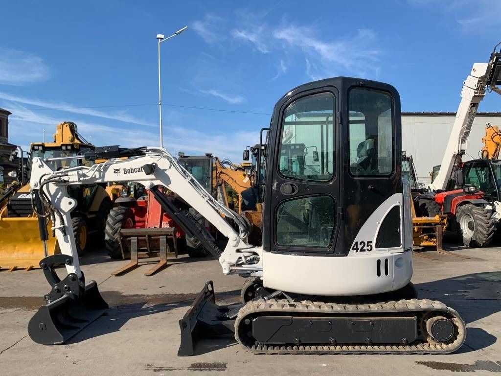 2011 Bobcat 425 mini excavator, side view 2011 Bobcat 425 mini excavator, side view
