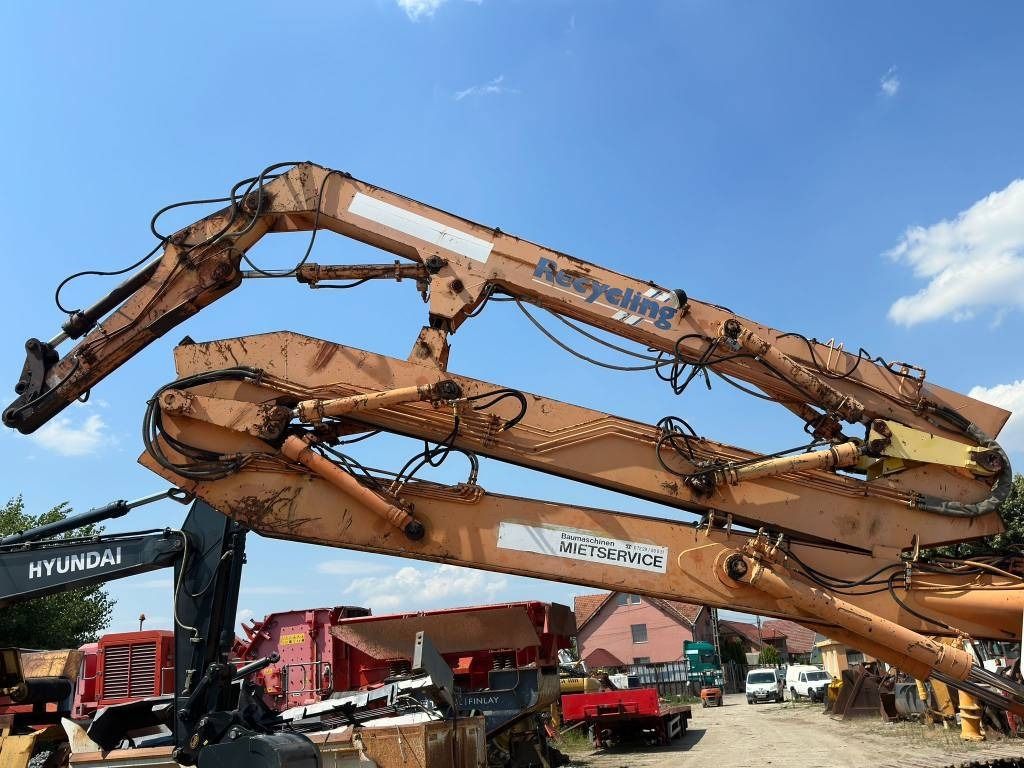 1992 Nobas UB1236 demolition excavator boom detail 1992 Nobas UB1236 demolition excavator boom detail