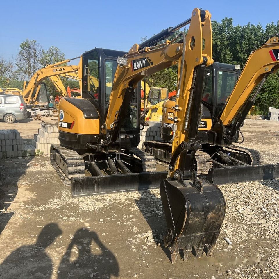 2020 Sany SY35U mini excavator, front three-quarter view 2020 Sany SY35U mini excavator, front three-quarter view