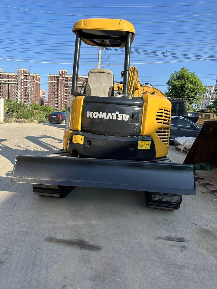 2015 Komatsu PC40MR mini excavator rear view 2015 Komatsu PC40MR mini excavator rear view