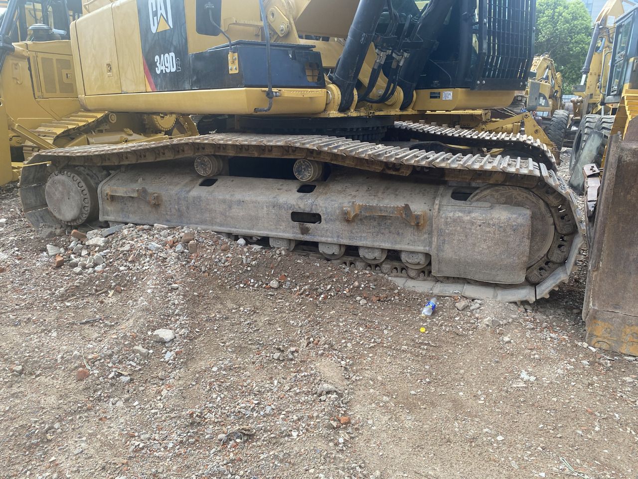 2020 Caterpillar 349D2 crawler excavator side view of tracks 2020 Caterpillar 349D2 crawler excavator side view of tracks