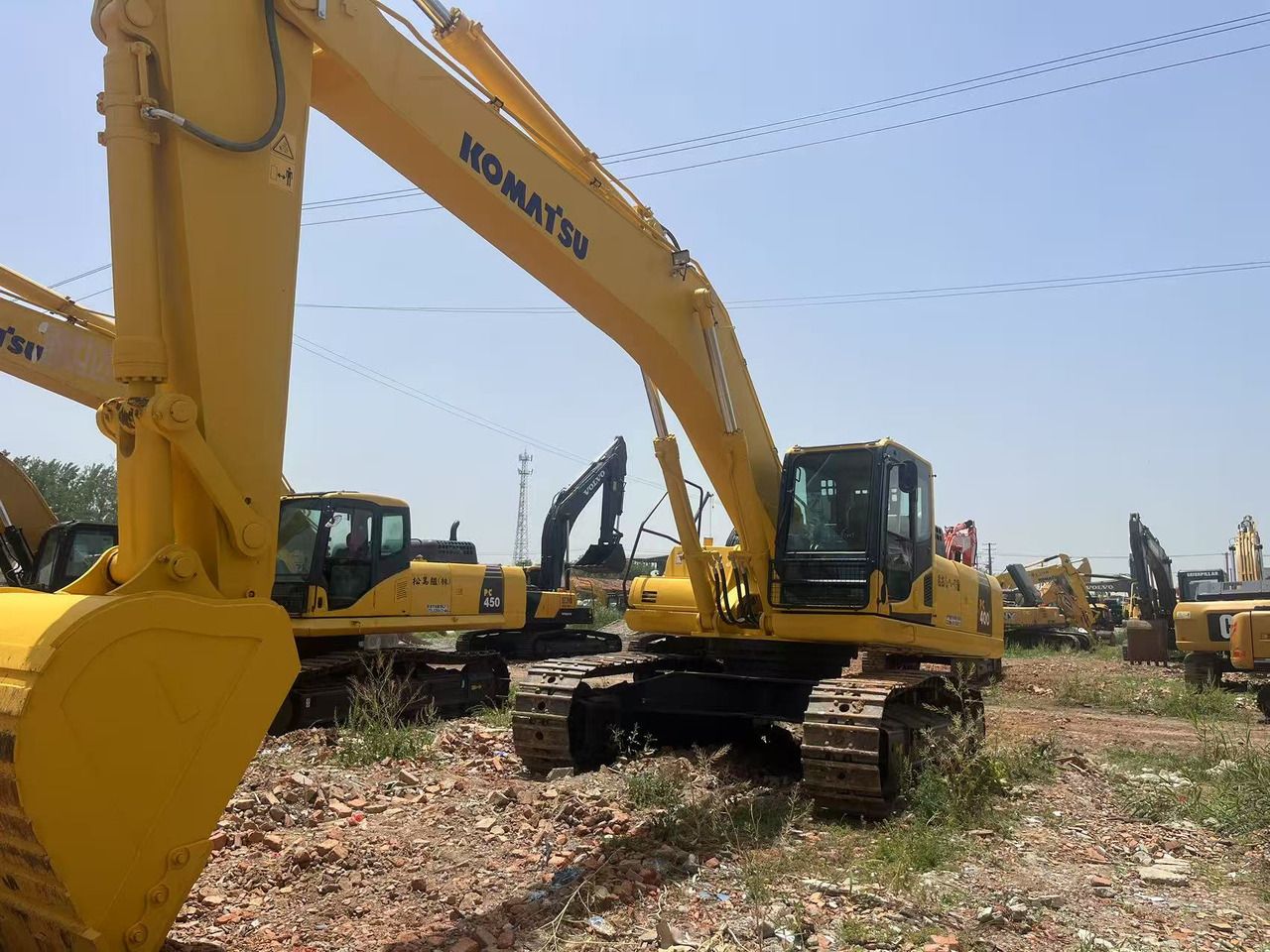 2022 Komatsu PC400-8 crawler excavator, front three-quarter view